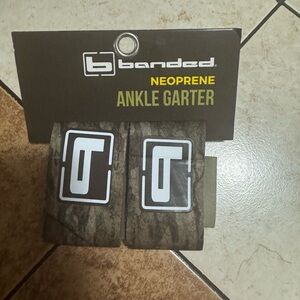New banded ankle garter